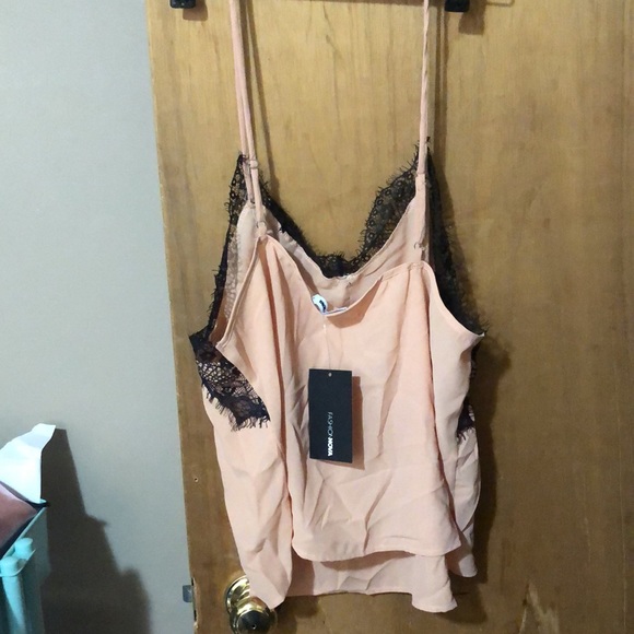 Fashion Nova size 1X peach lace cami - Picture 2 of 4
